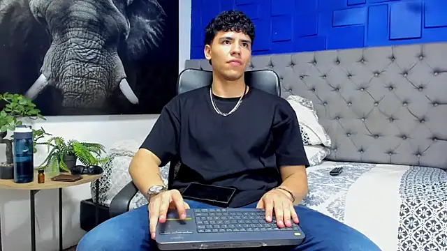 Tobias Vega online show from May 21, 2026, 12:28 am