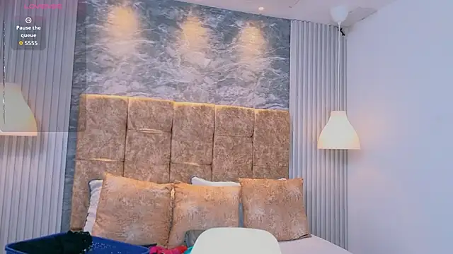 zoe hugeboobs online show from March 14, 2026, 11:48 am