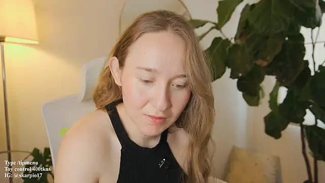 Scarlett NoirMuse online show from February 17, 2026, 4:35 pm