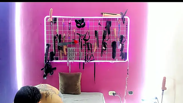 Slave Melany bdsm online show from April 28, 2026, 12:32 pm