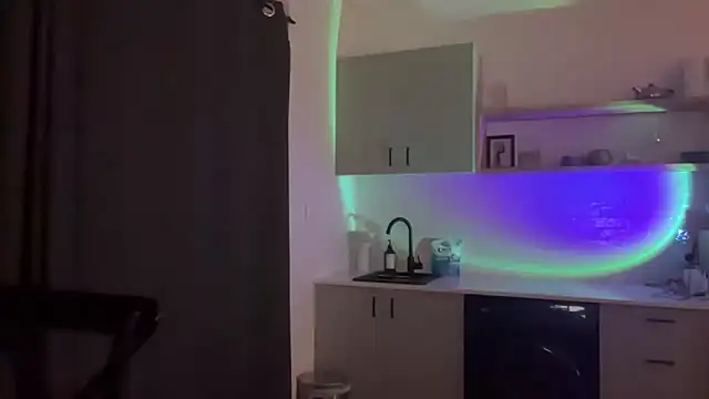 xopeachybaby online show from April 26, 2026, 10:46 am