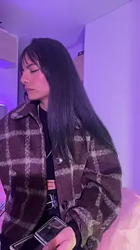  Lucycherry online show from February 11, 2026, 4:28 am