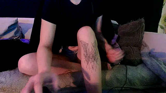 R0xxyFoxxy online show from February 5, 2026, 4:50 am