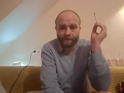 AlexanderArmani online show from February 3, 2026, 9:20 pm