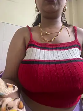 Snapshot of Real_Roma chatting on February 15, 2026, 11:23 pm Real Roma online show from February 15, 2026, 11:23 pm