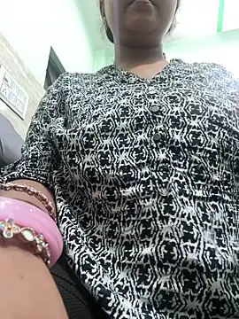 Snapshot of Real_Roma chatting on February 22, 2026, 4:27 pm Real Roma online show from February 22, 2026, 4:27 pm