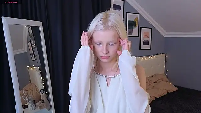 Naomi Demio online show from March 25, 2026, 12:33 pm