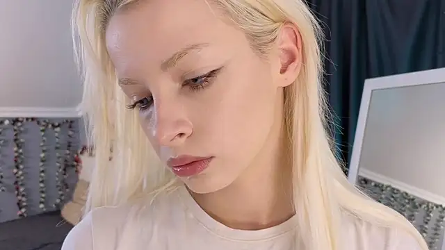 Snapshot of Naomi_Demio chatting on July 9, 2026, 1:04 pm Naomi Demio online show from July 9, 2026, 1:04 pm