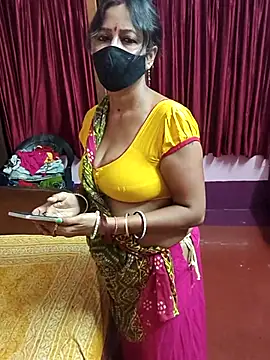 Snapshot of Little-Roshni chatting on July 1, 2026, 6:18 pm Little-Roshni online show from July 1, 2026, 6:18 pm