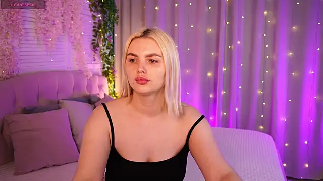 AmeliaWeells online show from May 4, 2026, 3:57 am