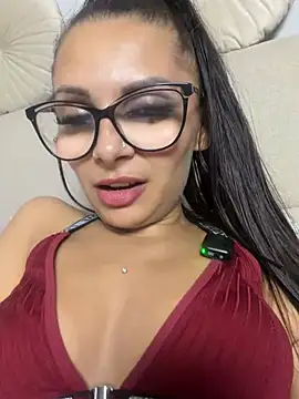 HiddendesireXO01 online show from June 26, 2026, 7:18 pm