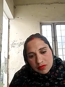 Cute-karisma1234 online show from February 5, 2026, 2:38 am