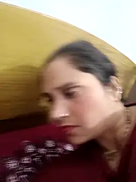 Cute-karisma1234 online show from March 9, 2026, 4:44 pm