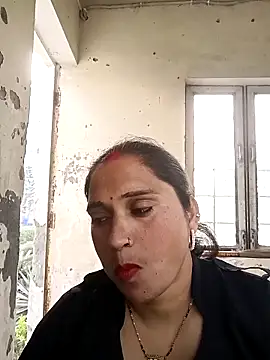 Cute-karisma1234 online show from March 12, 2026, 1:56 am