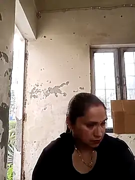 Cute-karisma1234 online show from March 23, 2026, 2:04 am