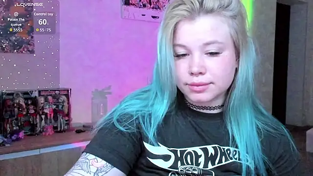 Lulu Di online show from June 19, 2026, 10:13 pm