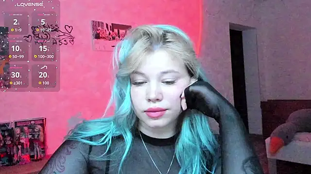 Lulu Di online show from June 24, 2026, 8:08 pm