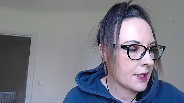 PsychicDominatrix online show from April 6, 2026, 12:28 pm