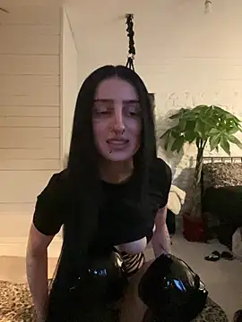 bellaxlauren online show from April 30, 2026, 7:42 pm