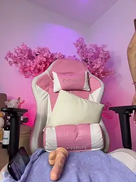 Doll Luna  online show from February 10, 2026, 3:21 am