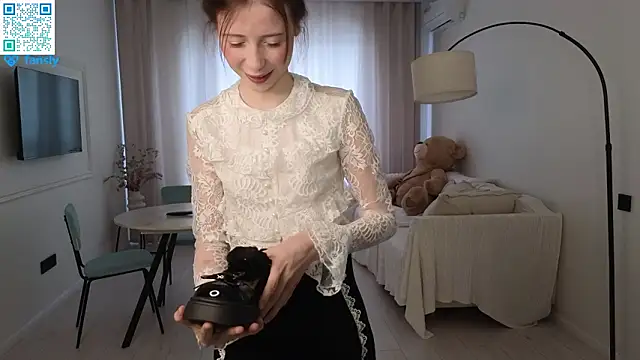 delorathecookiee online show from March 17, 2026, 7:23 am