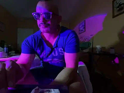 Snapshot of daddydonkey84 chatting on February 10, 2026, 7:01 am daddydonkey84 online show from February 10, 2026, 7:01 am