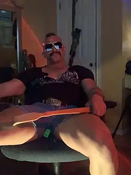 Snapshot of daddydonkey84 chatting on April 14, 2026, 5:46 am daddydonkey84 online show from April 14, 2026, 5:46 am