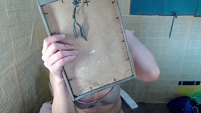 JuicyFoxCock online show from February 3, 2026, 7:57 am