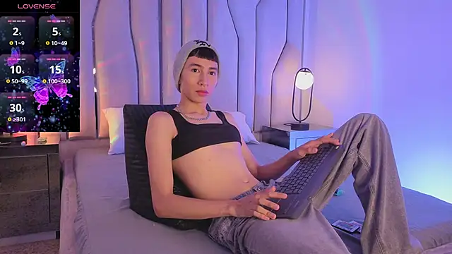 lian cameron online show from June 27, 2026, 3:44 am