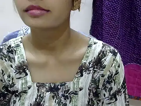 Snapshot of Kulsum_S chatting on August 4, 2026, 1:36 pm Kulsum S online show from August 4, 2026, 1:36 pm