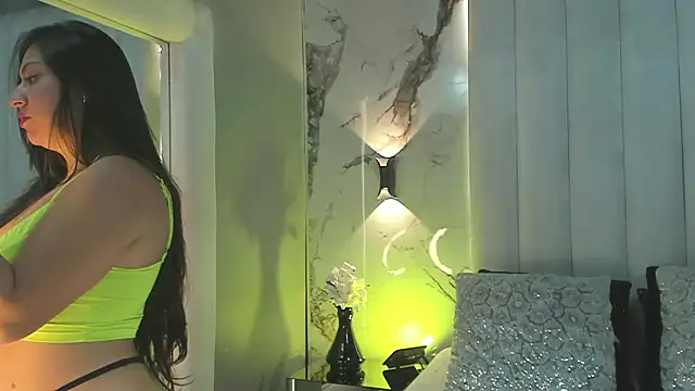 ZaraKnox online show from February 3, 2026, 9:42 pm