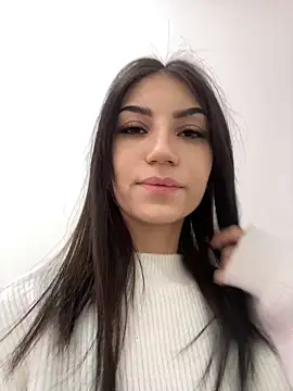 SlowSweetWhispe online show from February 5, 2026, 6:51 am