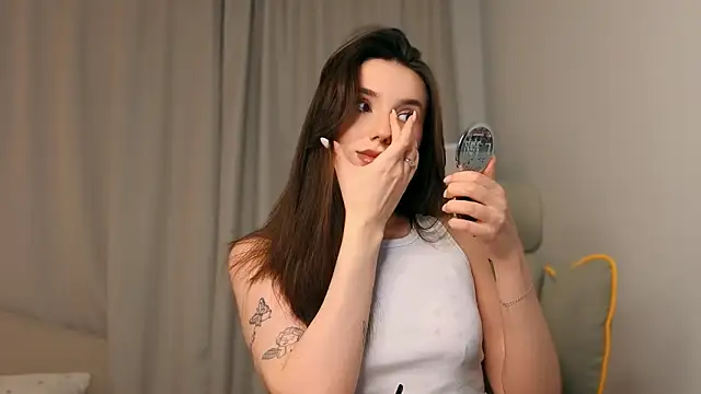 ssandralovin online show from April 23, 2026, 8:33 pm