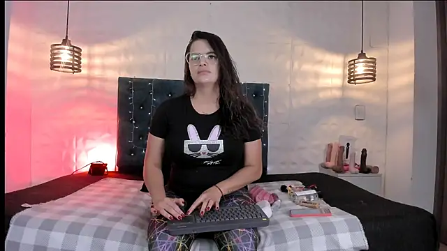 samantha foxyy online show from June 7, 2026, 11:36 am
