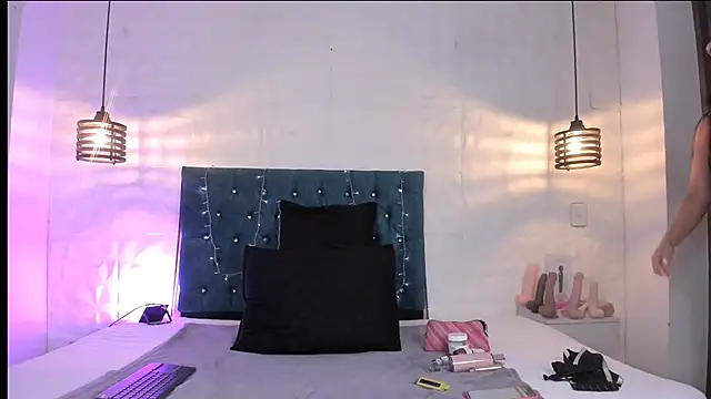 samantha foxyy online show from June 18, 2026, 11:36 am