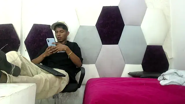 Snapshot of Dantehottx chatting on February 3, 2026, 6:24 pm Dantehottx online show from February 3, 2026, 6:24 pm