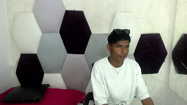 Snapshot of Dantehottx chatting on February 4, 2026, 7:09 pm Dantehottx online show from February 4, 2026, 7:09 pm