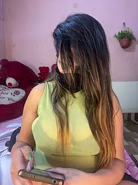 Samaira Juicy143 online show from May 6, 2026, 6:57 pm