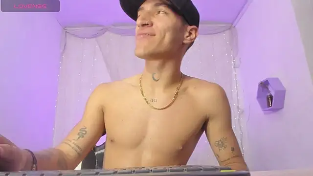 dantefriore  online show from February 2, 2026, 7:56 pm