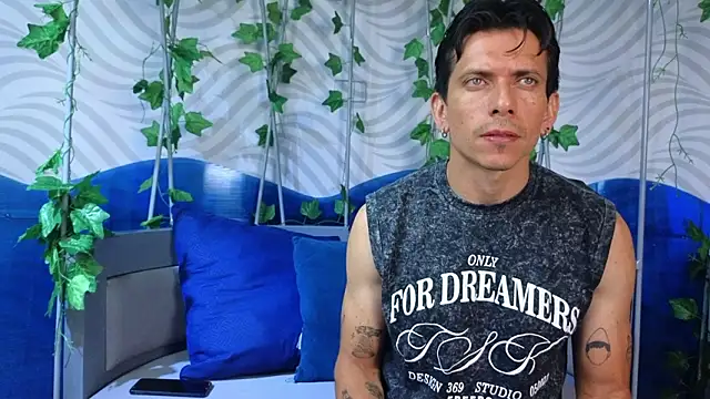 TheKing 39  online show from February 5, 2026, 3:22 am