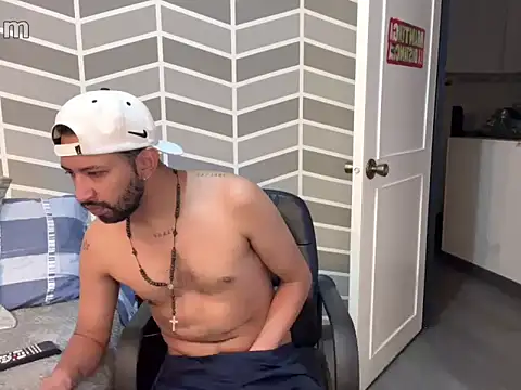 Snapshot of thomass1018 chatting on February 17, 2026, 7:42 pm thomass1018 online show from February 17, 2026, 7:42 pm