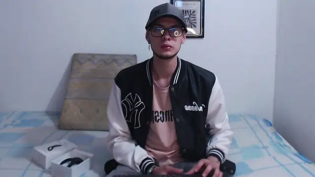 Snapshot of Vlad__night chatting on March 19, 2026, 3:32 am Vlad night online show from March 19, 2026, 3:32 am