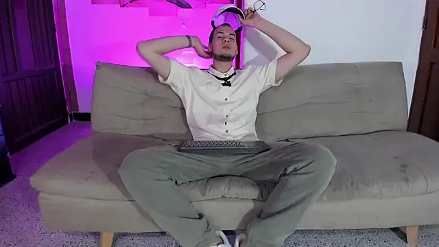 Snapshot of Vlad__night chatting on March 21, 2026, 3:33 am Vlad night online show from March 21, 2026, 3:33 am