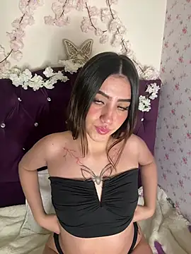 LunaaBlossom online show from February 6, 2026, 4:28 am