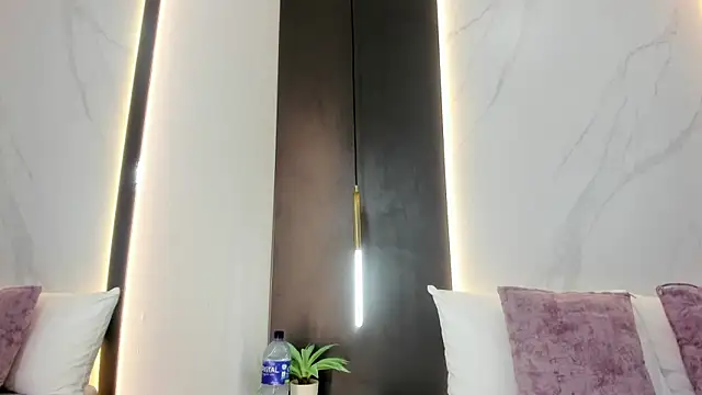 valeryn  rosse online show from February 8, 2026, 1:20 am