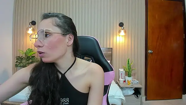 valeryn  rosse online show from July 14, 2026, 9:31 pm