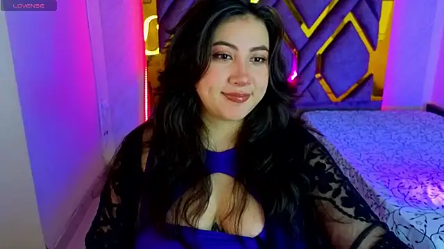 Luvienne online show from April 22, 2026, 7:37 pm