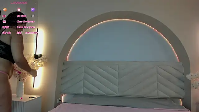 harper Brown  online show from February 3, 2026, 8:03 pm