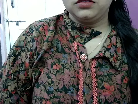Cute Aliyaa online show from May 20, 2026, 2:01 pm