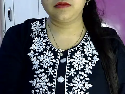 Cute Aliyaa online show from May 21, 2026, 1:51 pm
